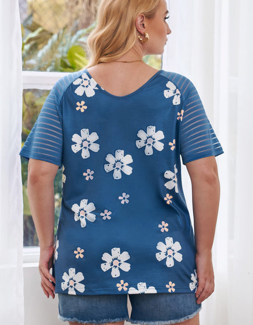 Load image into Gallery viewer, Plus Size V-Neck Raglan Sleeve Tee
