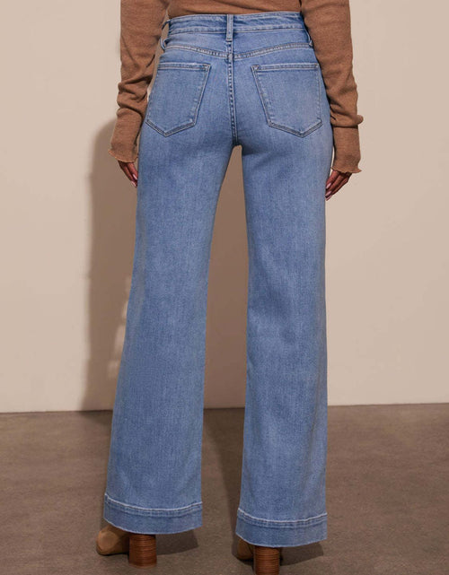Load image into Gallery viewer, High Rise Front Pocket Patch Wide Leg Jeans
