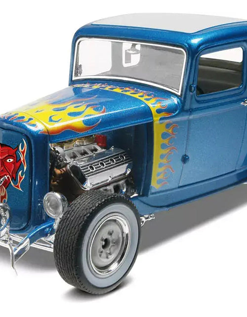 Load image into Gallery viewer, Level 5 Model Kit 1932 Ford 5-Window Coupe 2-in-1 Kit 1/25 Scale Model by Revell
