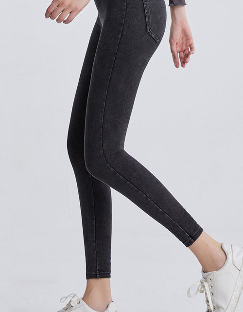 Load image into Gallery viewer, High Waist Cropped Jeans
