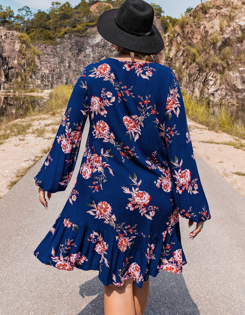 Load image into Gallery viewer, Plus Size V-Neck Long Sleeve Dress
