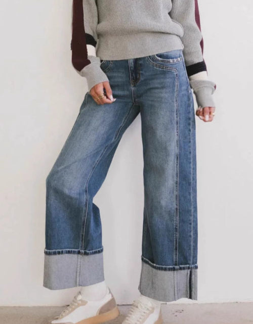 Load image into Gallery viewer, Straight Leg Jeans with Pockets
