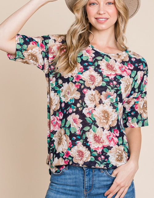 Load image into Gallery viewer, BOMBOM Floral Round Neck T-Shirt
