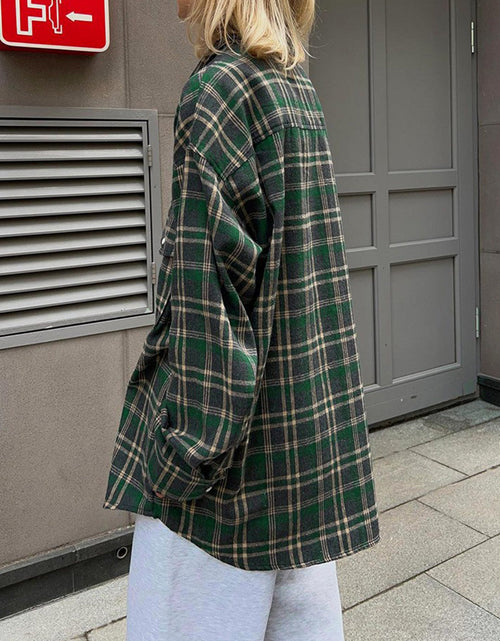 Load image into Gallery viewer, Pocketed Plaid Button Up Shacket
