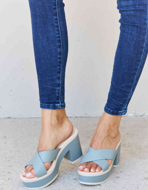 Load image into Gallery viewer, Weeboo Cherish The Moments Contrast Platform Sandals in Misty Blue
