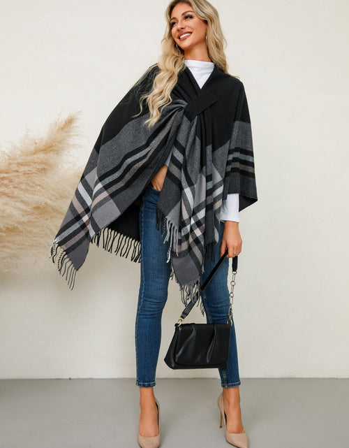 Load image into Gallery viewer, Fringe Contrast Plaid Poncho
