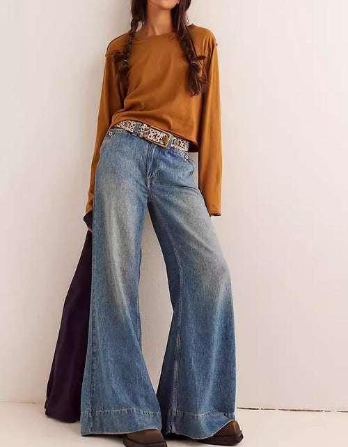 Load image into Gallery viewer, Round Neck Long Sleeve Cropped T-Shirt
