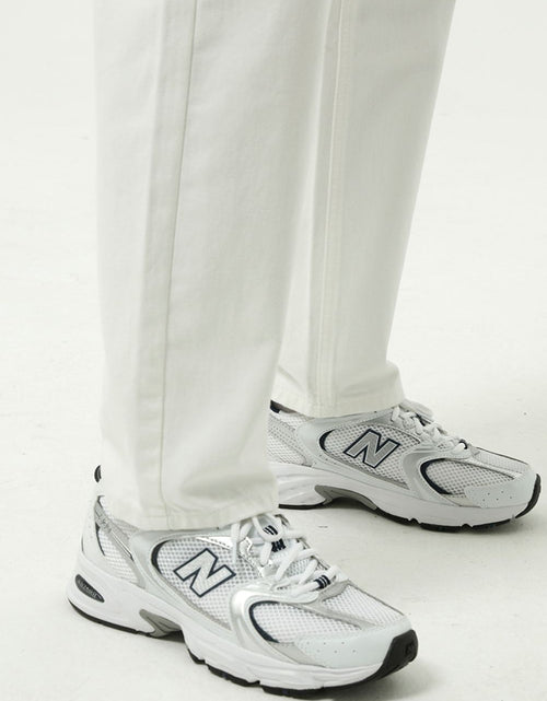 Load image into Gallery viewer, Straight Leg Jeans with Pockets
