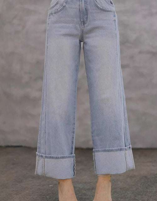 Load image into Gallery viewer, Straight Leg Jeans with Pockets
