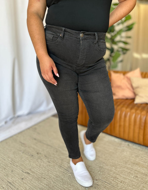 Load image into Gallery viewer, RFM Full Size High Rise Tummy Control Skinny Jeans

