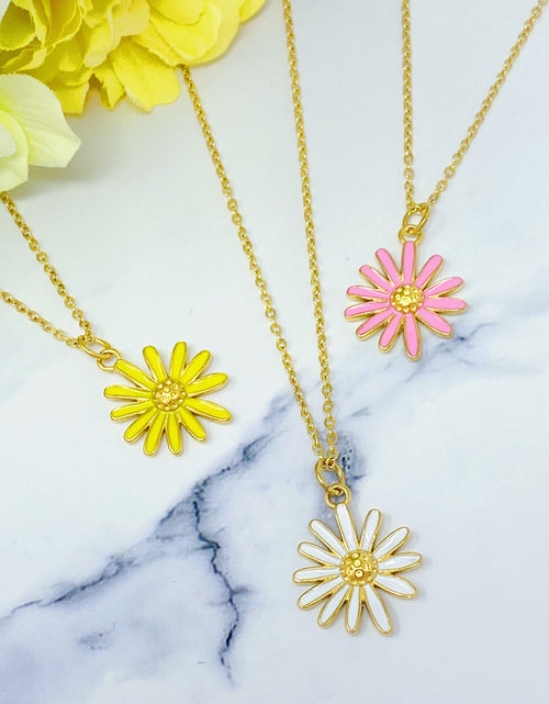 Load image into Gallery viewer, Sweet Daisy Necklace by Ellisonyoung.com
