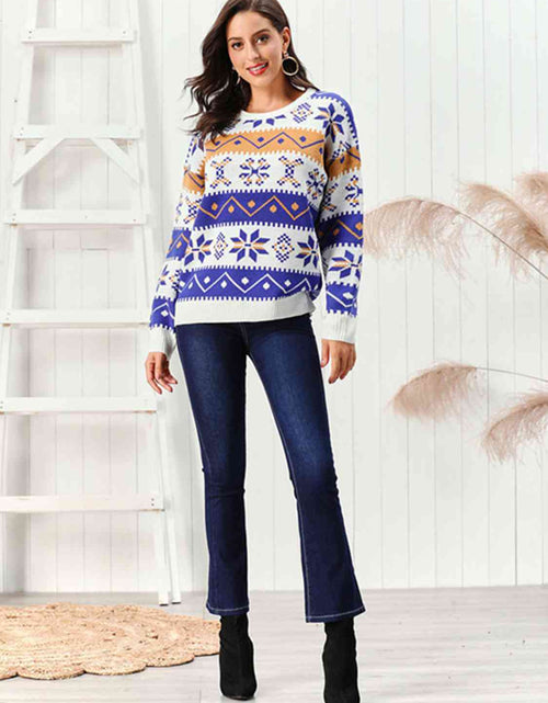 Load image into Gallery viewer, Snowflake Pattern Round Neck Sweater
