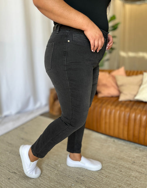 Load image into Gallery viewer, RFM Full Size High Rise Tummy Control Skinny Jeans
