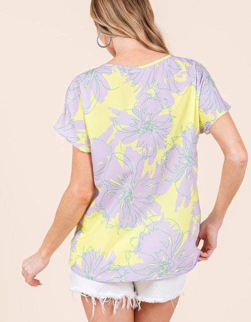 Load image into Gallery viewer, BOMBOM Floral Short Sleeve T-Shirt
