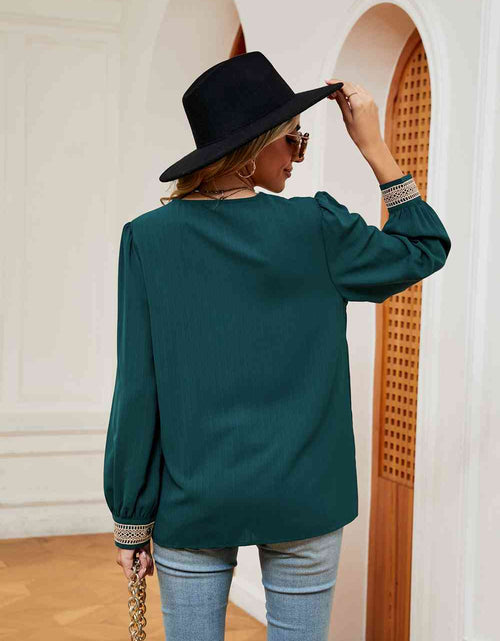 Load image into Gallery viewer, Contrast Puff Sleeve Blouse

