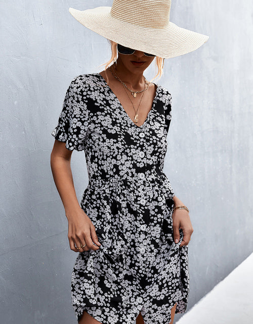 Load image into Gallery viewer, Printed Button down Pocketed Dress
