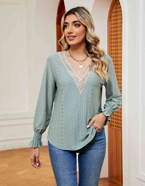 Load image into Gallery viewer, Contrast Flounce Sleeve Blouse
