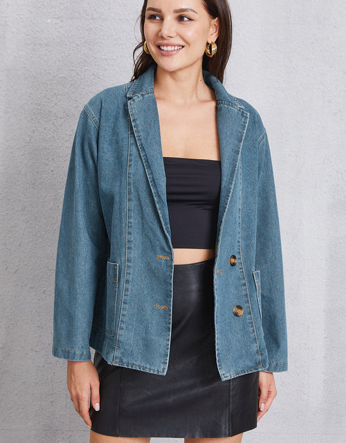 Load image into Gallery viewer, Pocketed Button Up Denim Jacket
