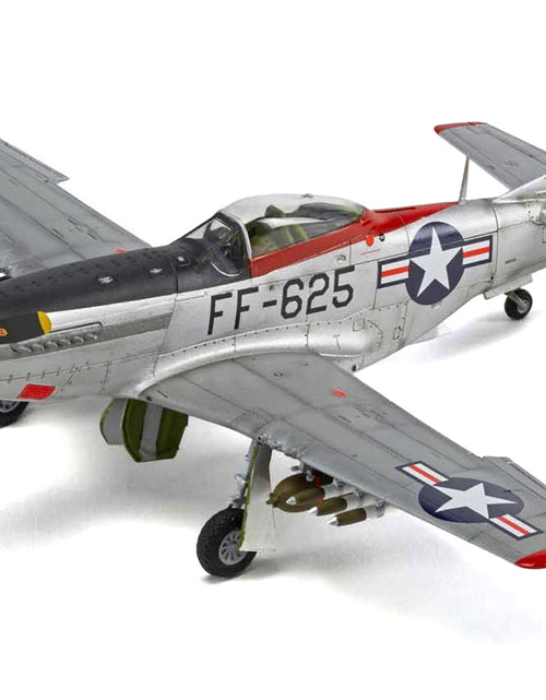 Load image into Gallery viewer, Level 2 Model Kit North American F-51D Mustang Fighter Aircraft with 3 Scheme Options 1/48 Plastic Model Kit by Airfix
