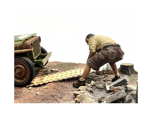 Load image into Gallery viewer, "4X4 Mechanic" Figure 2 with Board Accessory for 1/18 Scale Models by American Diorama

