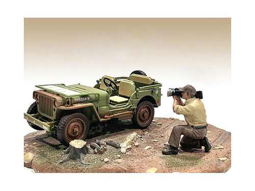 Load image into Gallery viewer, "4X4 Mechanic" Figure 7 for 1/18 Scale Models by American Diorama
