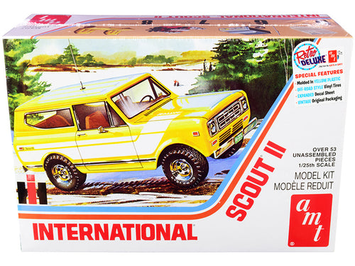 Load image into Gallery viewer, Skill 2 Model Kit IH International Harvester Scout II 1/25 Scale Model by AMT
