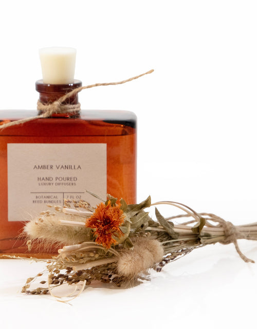 Load image into Gallery viewer, Amber Vanilla Bouquet Reed Bundle Fragrance Diffuser by Andaluca Home
