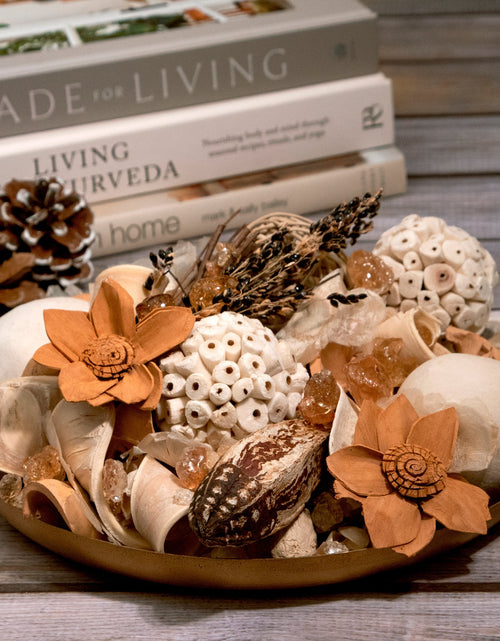 Load image into Gallery viewer, Amber &amp; Paperwhite Box Potpourri by Andaluca Home
