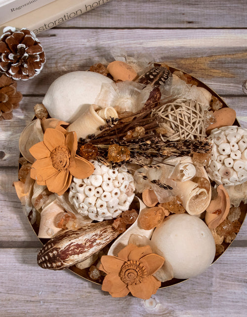 Load image into Gallery viewer, Amber &amp; Paperwhite Box Potpourri by Andaluca Home
