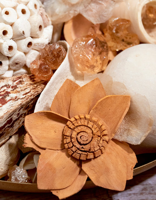 Load image into Gallery viewer, Amber &amp; Paperwhite Box Potpourri by Andaluca Home
