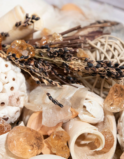Load image into Gallery viewer, Amber &amp; Paperwhite Box Potpourri by Andaluca Home
