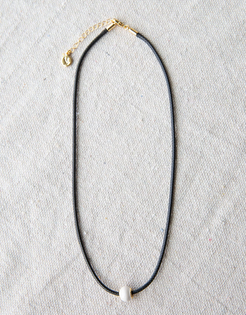 Load image into Gallery viewer, Pearl and Cord Necklace

