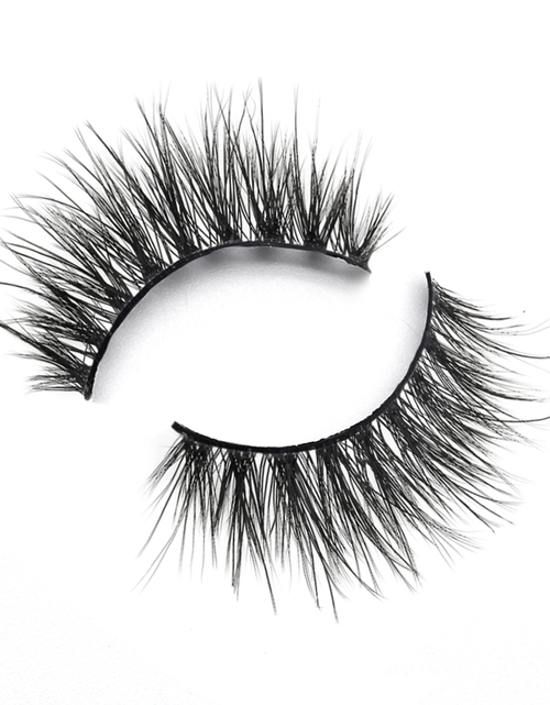 Load image into Gallery viewer, Halo Effect Lash Style by True Beauty Lashes
