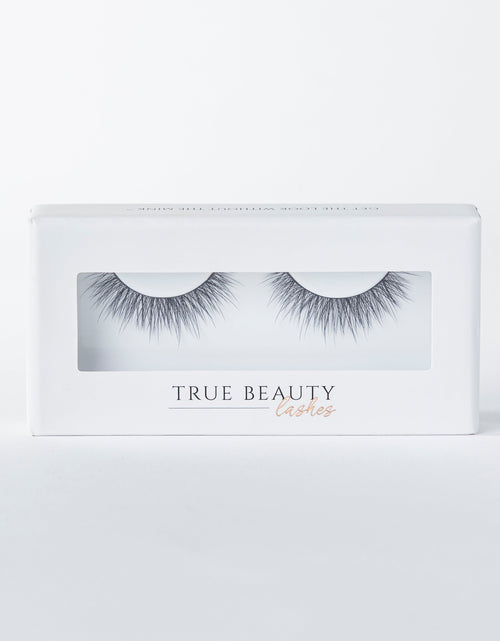 Load image into Gallery viewer, Making Moves Lash Style by True Beauty Lashes
