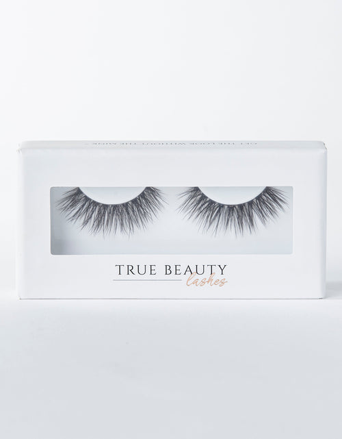 Load image into Gallery viewer, Sparkle in Her Eyes Lash Style by True Beauty Lashes
