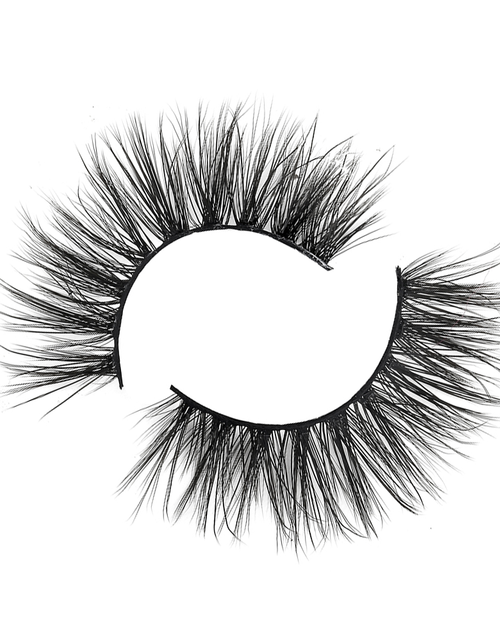 Load image into Gallery viewer, Sparkle in Her Eyes Lash Style by True Beauty Lashes
