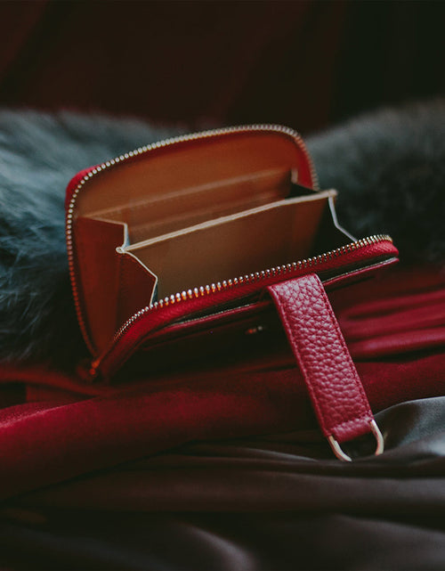 Load image into Gallery viewer, BELGRAVIA Zipper Wallet by Vaultskin
