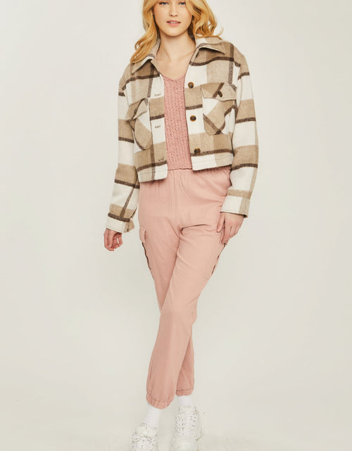 Load image into Gallery viewer, Yarn Dyed Plaid Button Up Jacket
