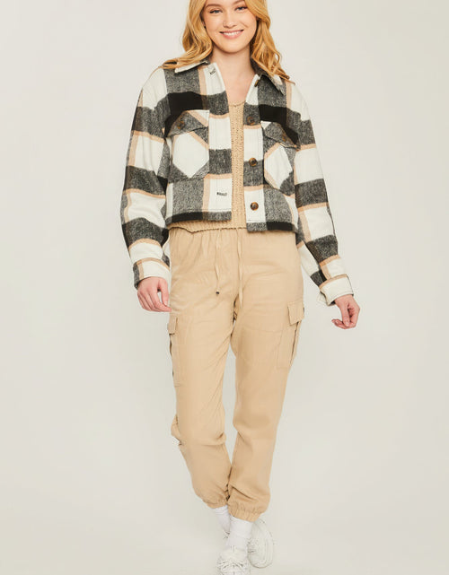Load image into Gallery viewer, Yarn Dyed Plaid Button Up Jacket
