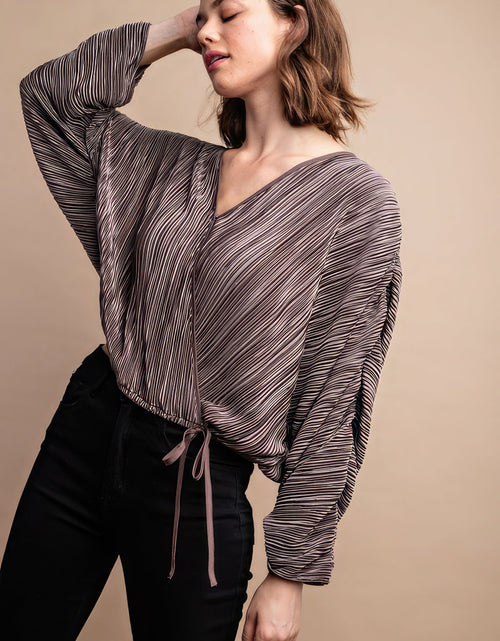 Load image into Gallery viewer, Satin Pleated Drawstring Top With Snap Button
