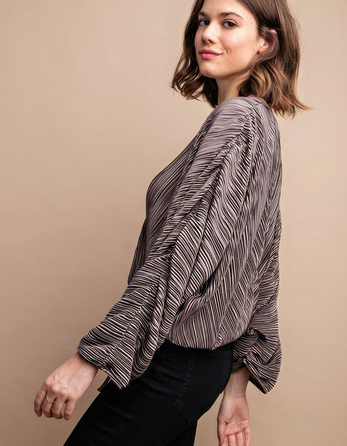 Load image into Gallery viewer, Satin Pleated Drawstring Top With Snap Button

