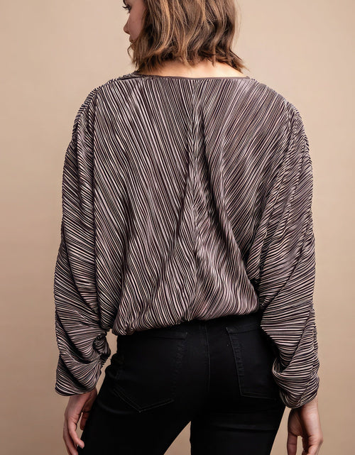 Load image into Gallery viewer, Satin Pleated Drawstring Top With Snap Button
