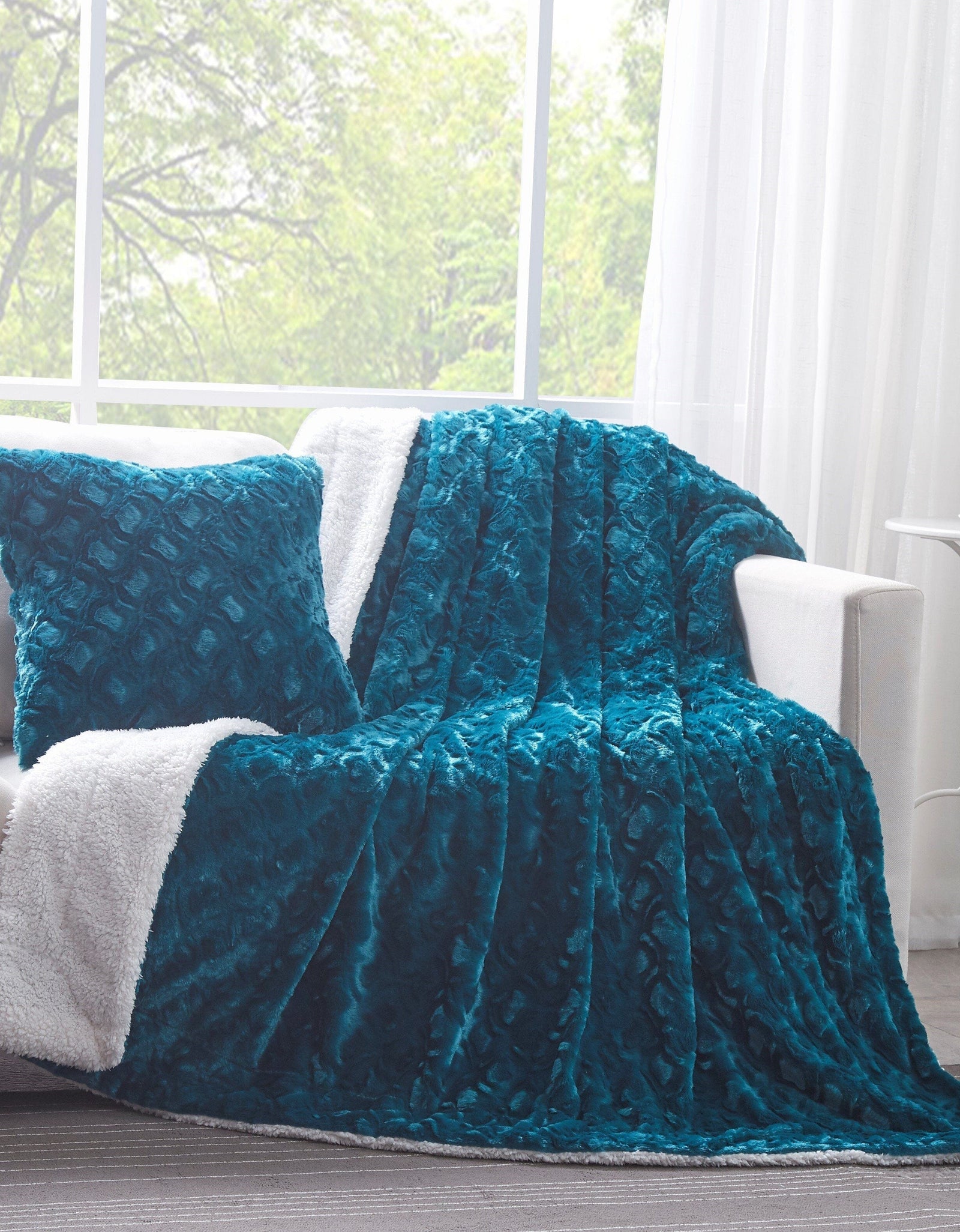 DaDa Bedding Jewel Tones Emerald Green Blue Luxury Faux Fur Throw Pillow Cover (171805) by DaDa Bedding Collection