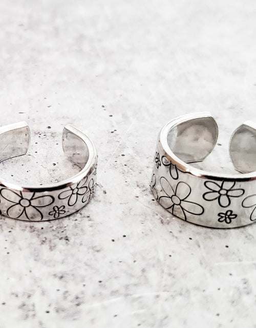 Load image into Gallery viewer, Daisy Silver Flower Ring by Salt and Sparkle
