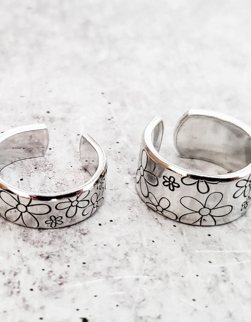 Load image into Gallery viewer, Daisy Silver Flower Ring by Salt and Sparkle
