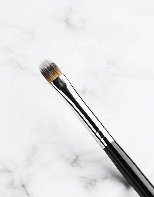 Load image into Gallery viewer, Eyeshadow Brush by ZAQ Skin &amp; Body
