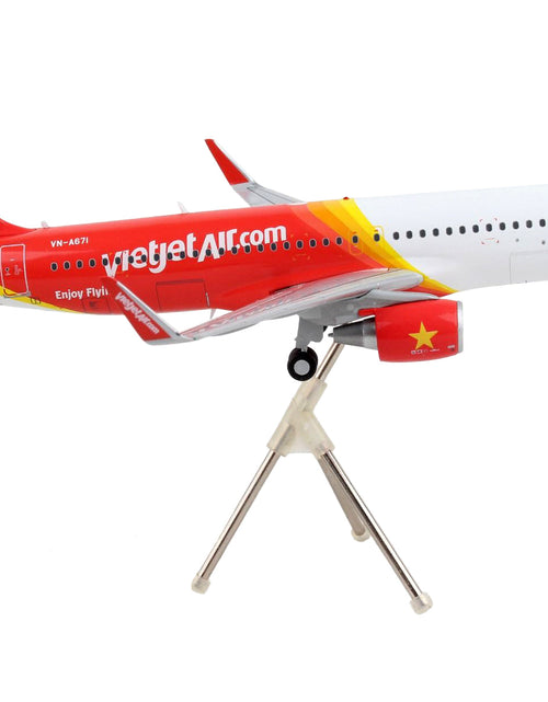 Load image into Gallery viewer, Airbus A320 Commercial Aircraft "VietJet Air" White and Red "Gemini 200" Series 1/200 Diecast Model Airplane by GeminiJets
