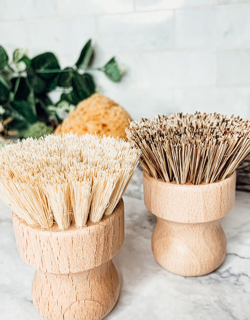 Load image into Gallery viewer, Natural Sisal Brush by Gia Roma
