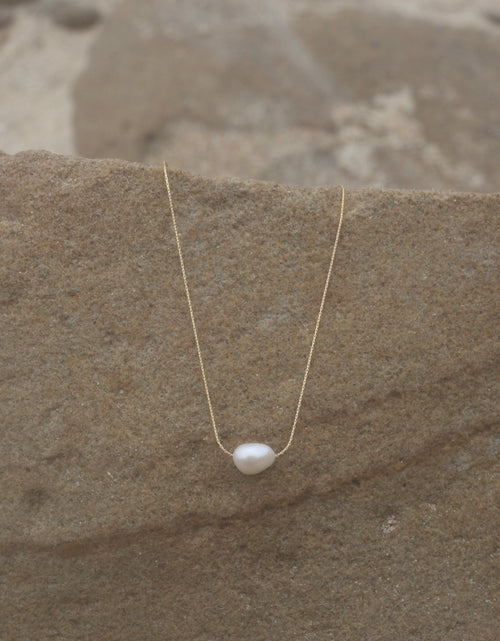 Load image into Gallery viewer, Seaside Necklace by Urth and Sea
