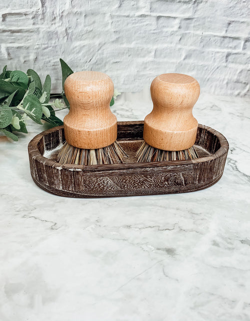 Load image into Gallery viewer, Natural Sisal Brush by Gia Roma
